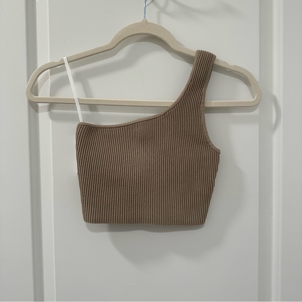 aritzia babaton sculpt knit one shoulder cropped top